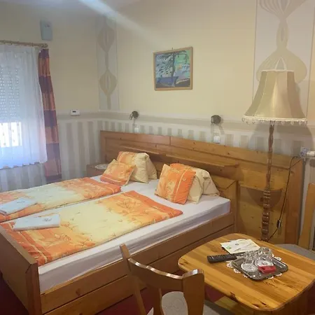 Tinodi Fogado Bed & Breakfast