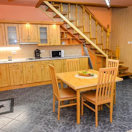 Bed & Breakfast Tinodi Fogado