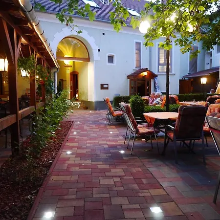 Bed and Breakfast Tinodi Fogado 3*